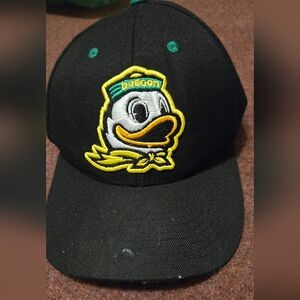 Oregon Ducks Velcro Back Hat Black Needs Washing